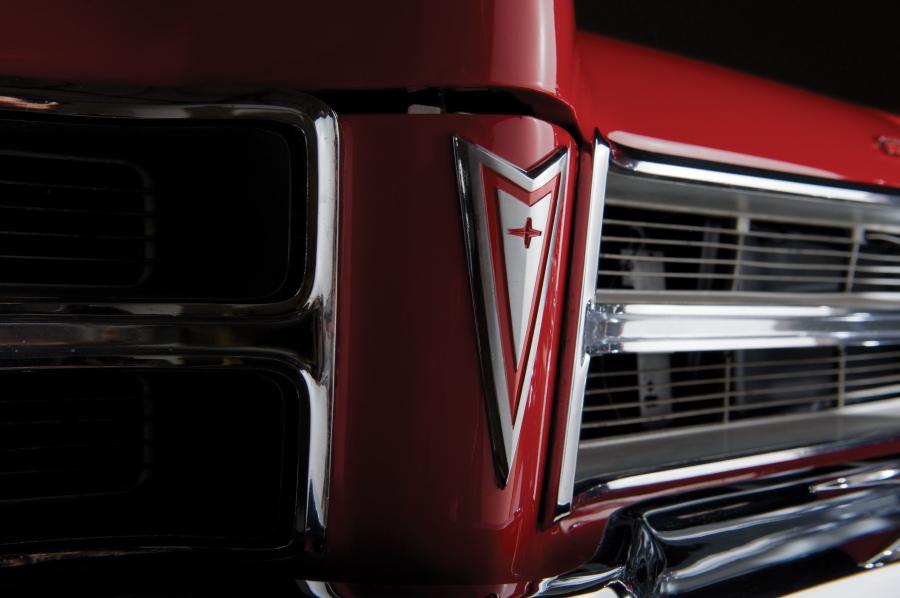  Pontiac 2+2 Sport Coupe 1965 года  (фото 11 из 16)